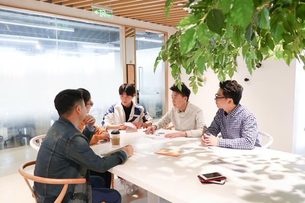 員工培訓與發(fā)展：培養(yǎng)人才，提升企業(yè)核心競爭力