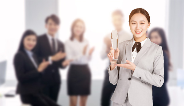深入了解行業(yè)趨勢，優(yōu)化企業(yè)戰(zhàn)略決策