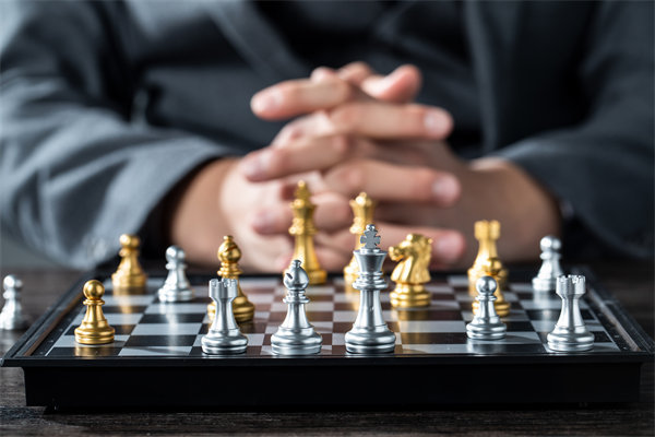 靈活調(diào)整企業(yè)戰(zhàn)略，應(yīng)對(duì)市場(chǎng)變化實(shí)現(xiàn)穩(wěn)健發(fā)展