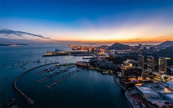 創(chuàng)新管理策略：深圳咨詢業(yè)如何助力企業(yè)跨越增長(zhǎng)瓶頸？