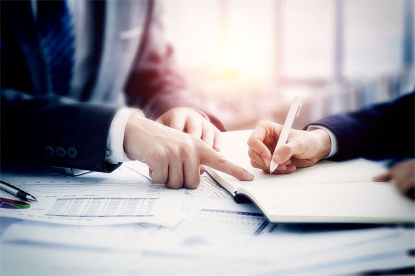 面對業(yè)績波動，企業(yè)如何靈活調(diào)整績效評價標準？