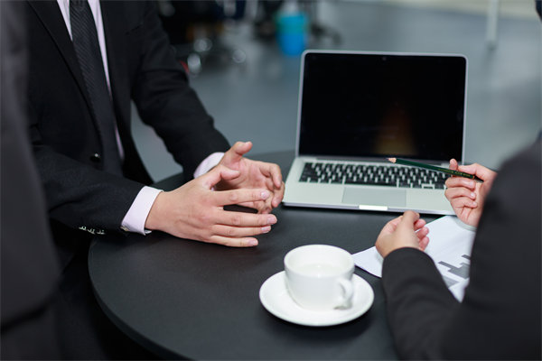 面對業(yè)績波動，企業(yè)如何靈活調(diào)整績效評價標準？