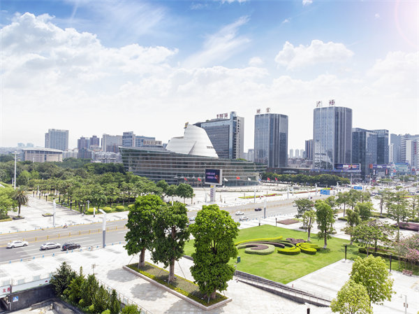 東莞企業(yè)成長路上，管理咨詢?nèi)绾纬蔀榧铀倨鳎? title=