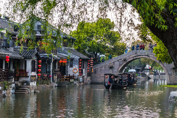 管理咨詢?nèi)绾沃μK州企業(yè)制定并執(zhí)行戰(zhàn)略規(guī)劃？