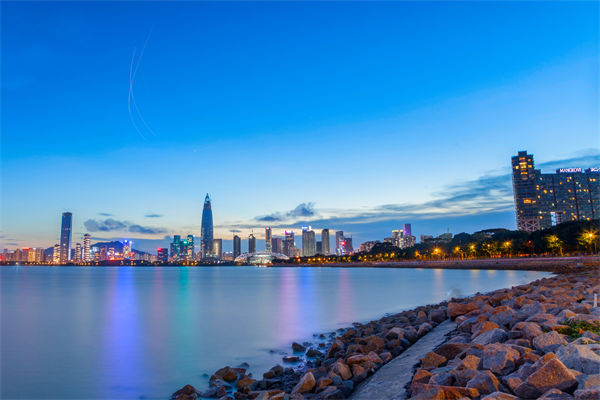 深圳戰(zhàn)略咨詢公司如何幫助企業(yè)制定長(zhǎng)遠(yuǎn)發(fā)展藍(lán)圖？
