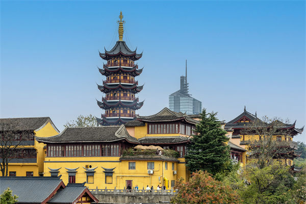 南京戰(zhàn)略咨詢公司如何助力企業(yè)實(shí)現(xiàn)長遠(yuǎn)發(fā)展？