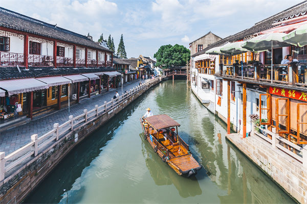 以文化賦能經(jīng)濟(jì)社會(huì)發(fā)展，企業(yè)營銷管理對此有何啟發(fā)？