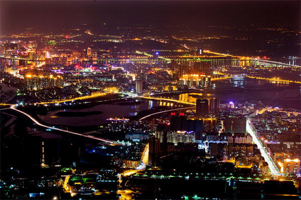 清遠(yuǎn)戰(zhàn)略咨詢公司洞察市場(chǎng)，如何精準(zhǔn)為企業(yè)定位發(fā)展方向？